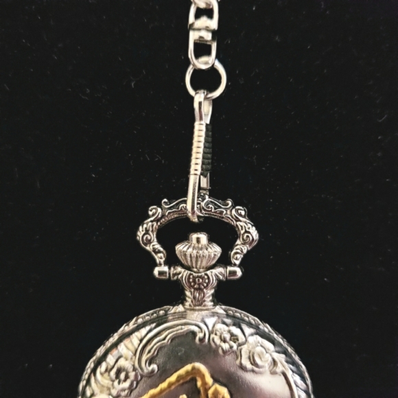 NEW Silver and Gold Textured Quartz Train Pocket Watch - Picture 5 of 7